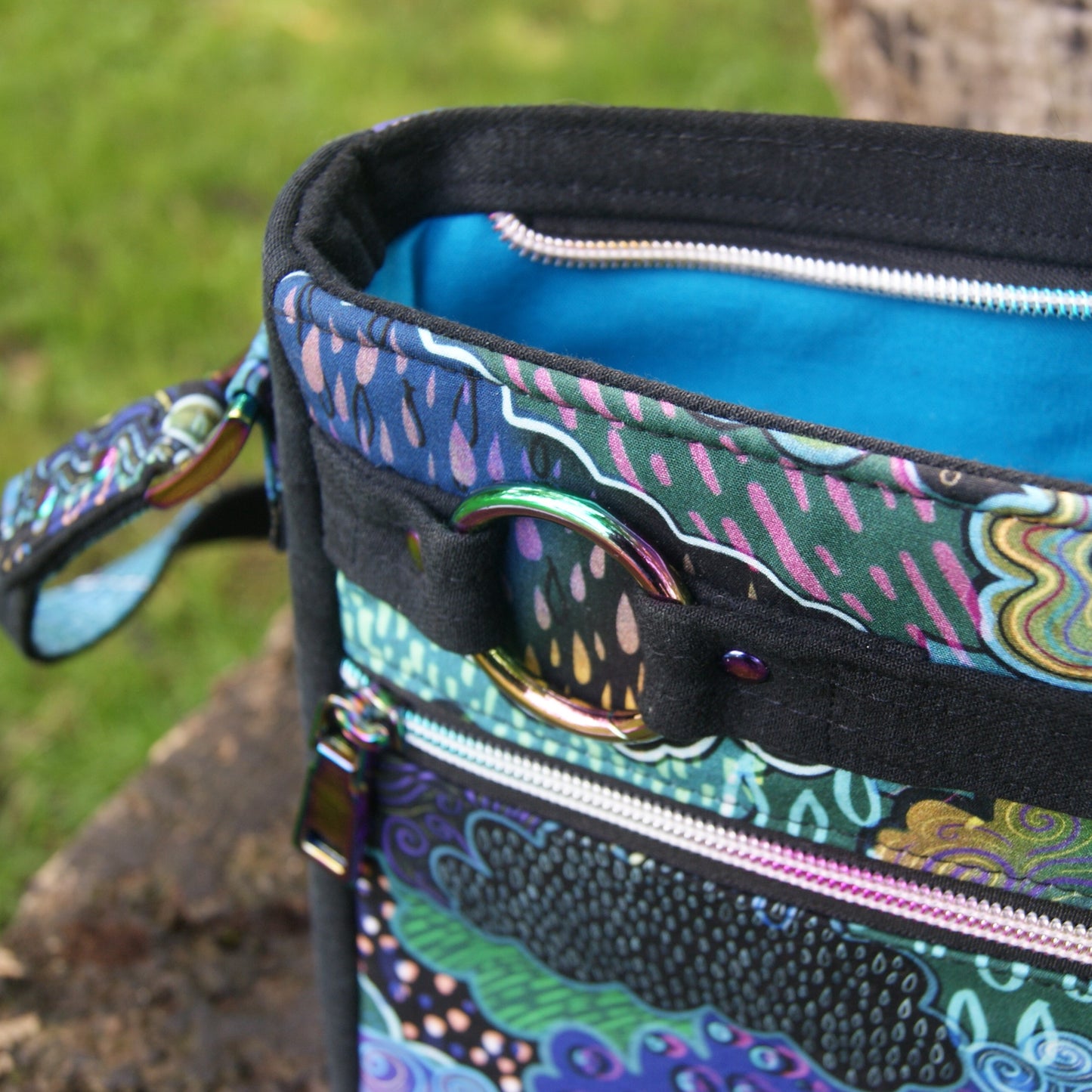 Medium crossbody bag