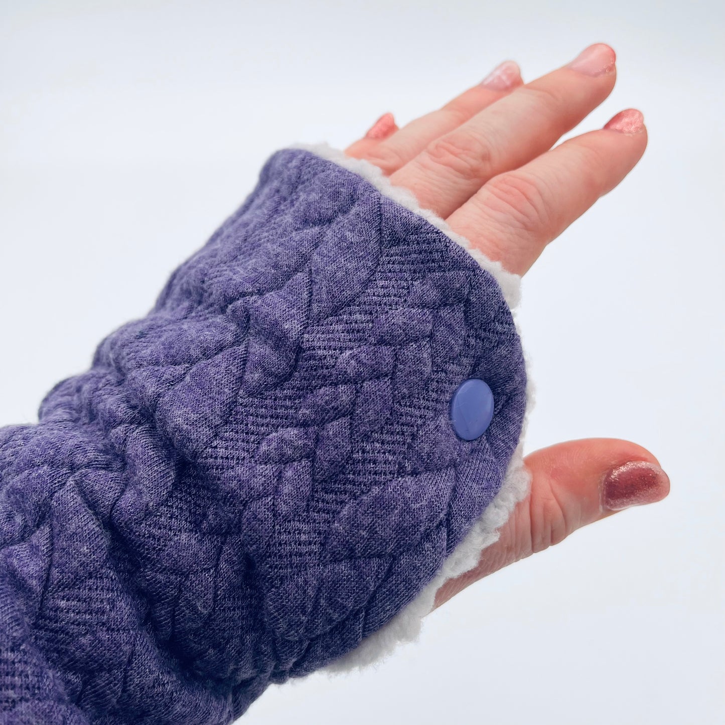 Cosy wrist warmers