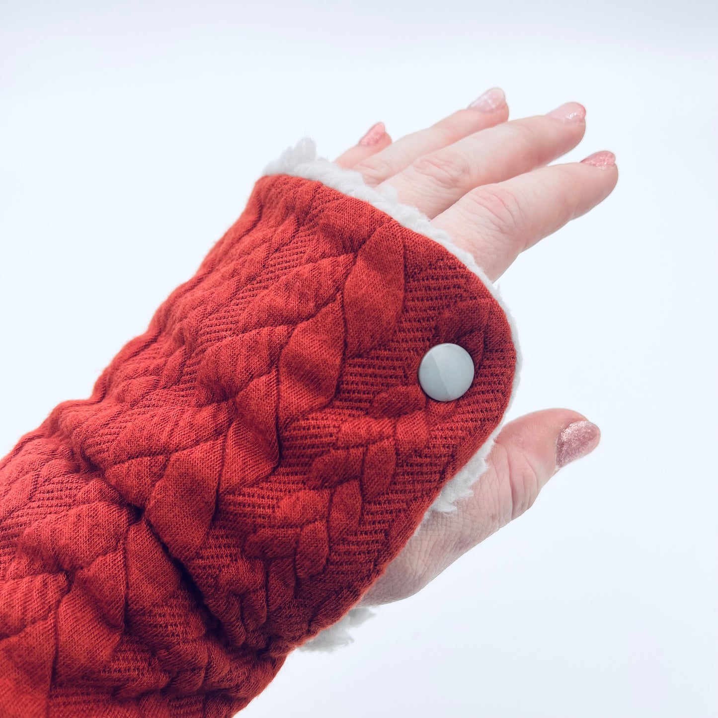 Cosy wrist warmers