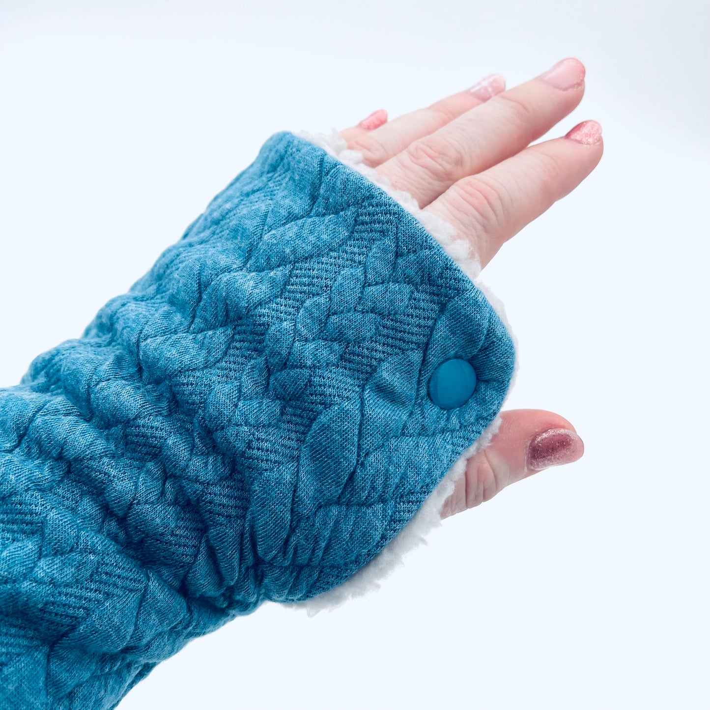 Cosy wrist warmers