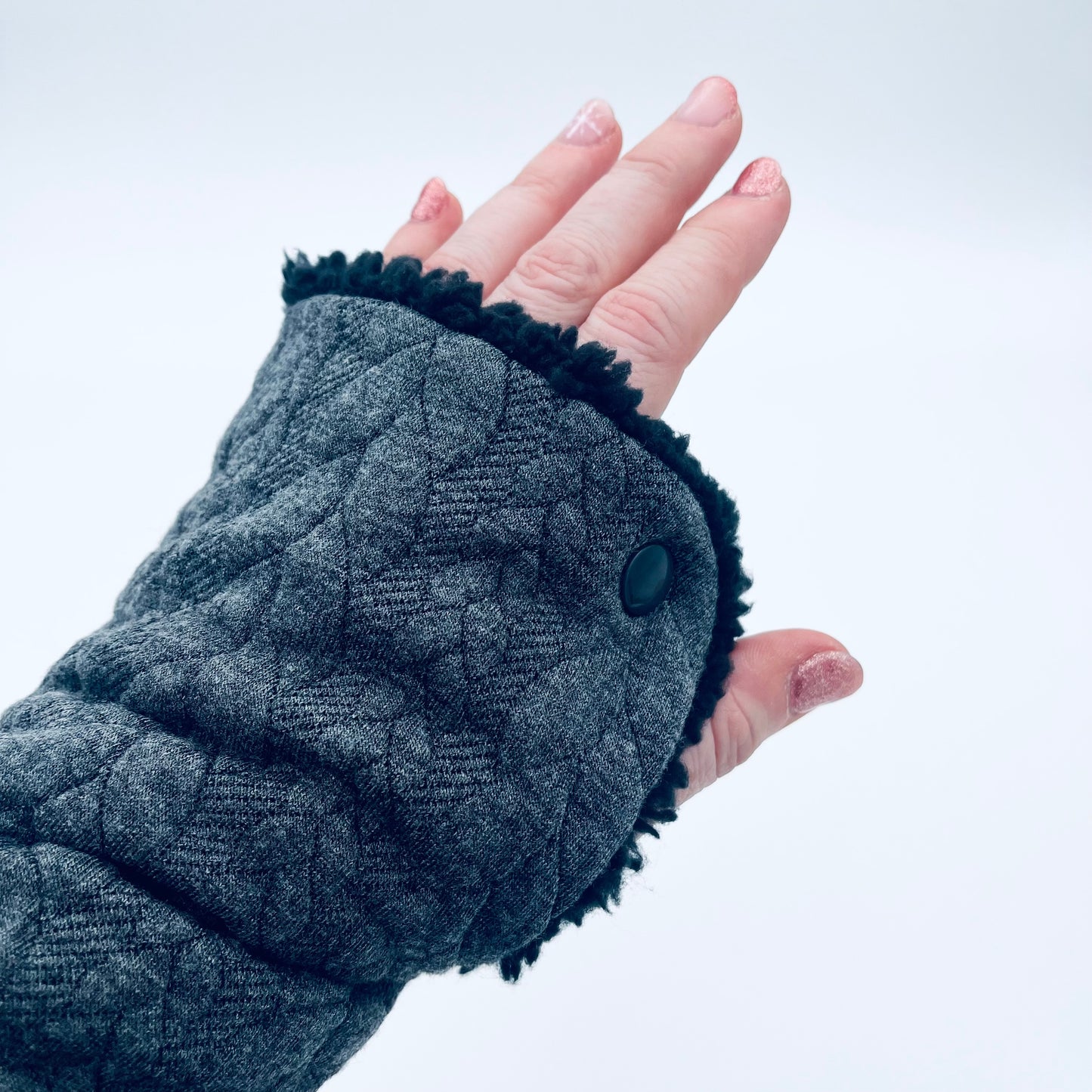 Cosy wrist warmers