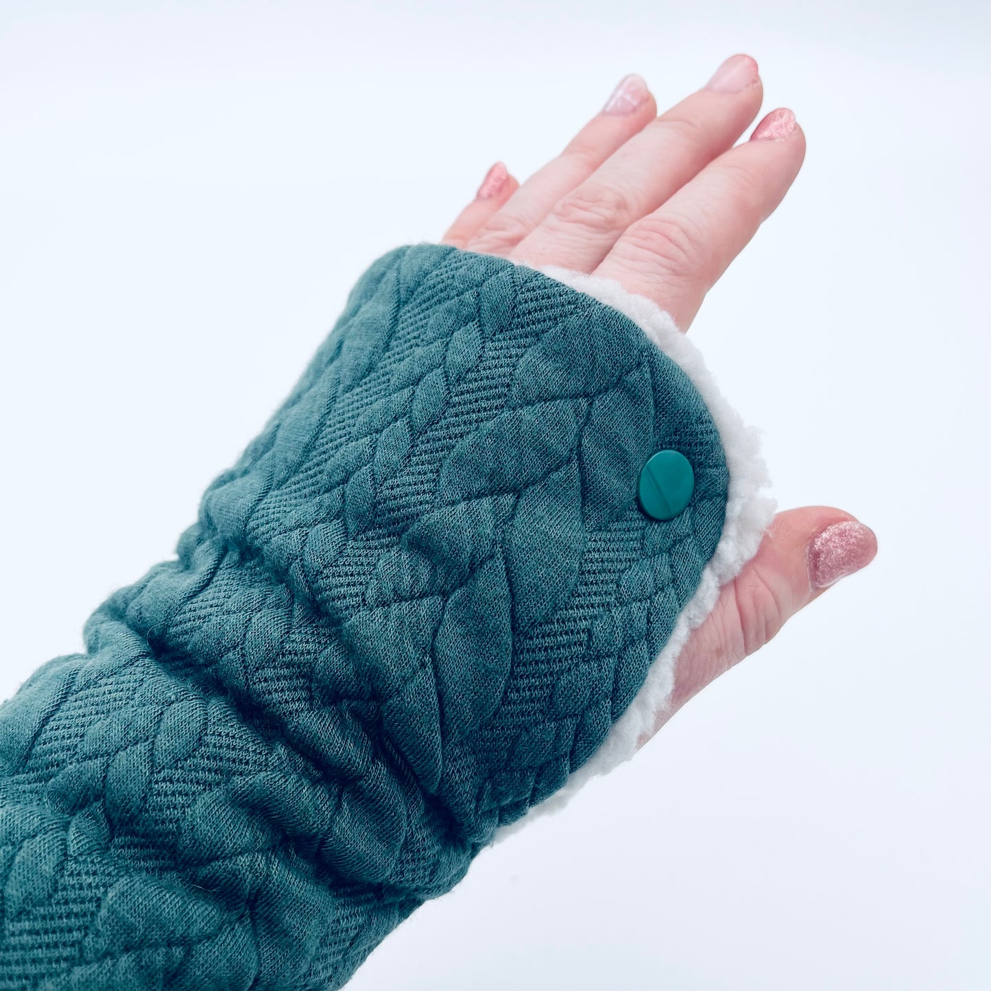 Cosy wrist warmers