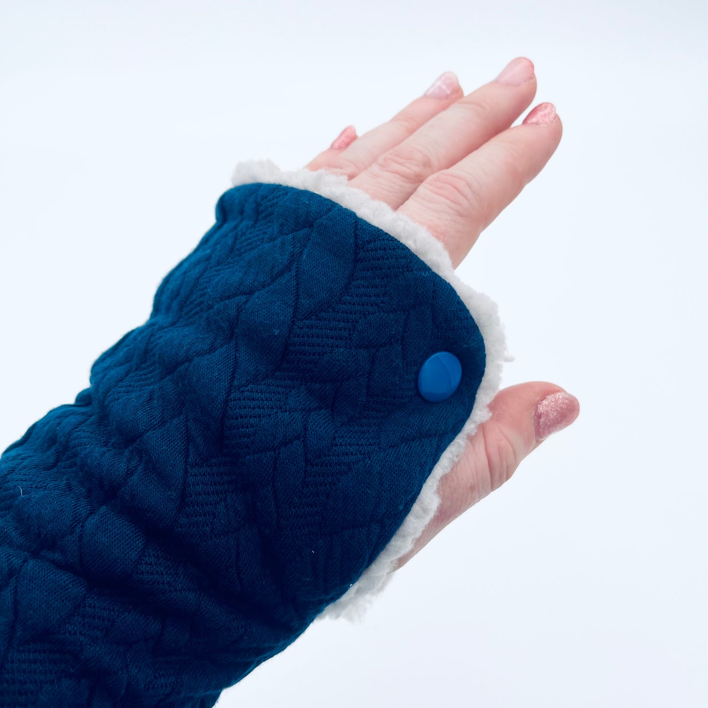 Cosy wrist warmers