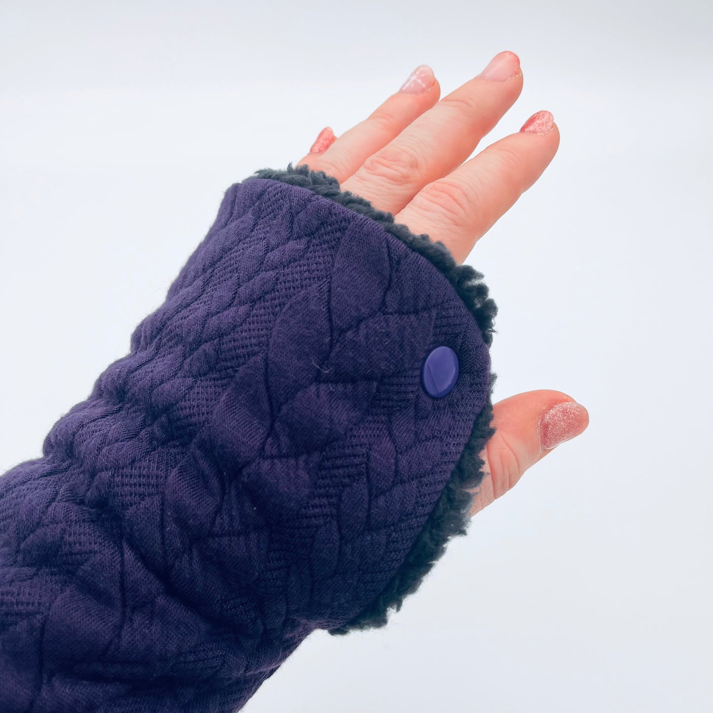 Cosy wrist warmers