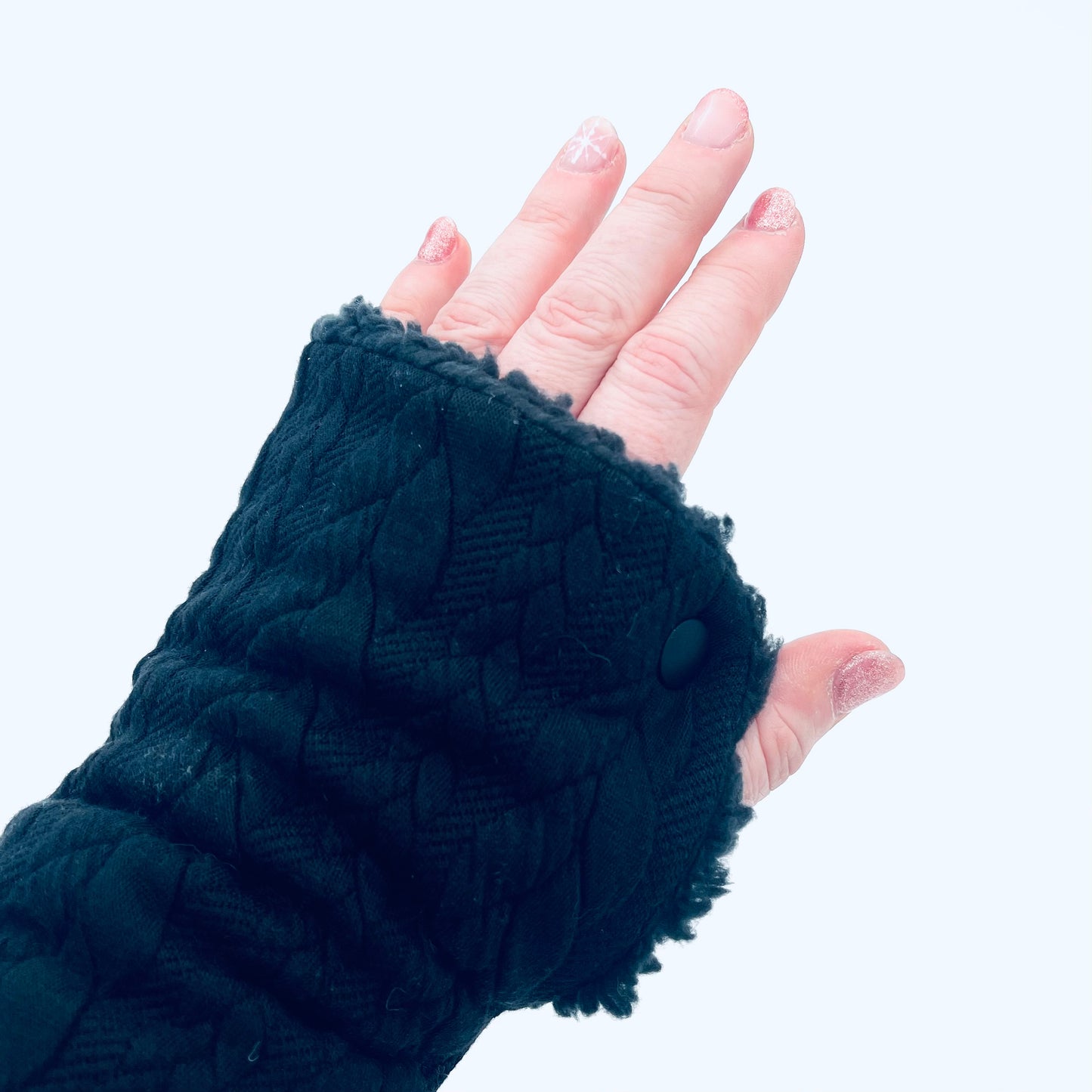 Cosy wrist warmers
