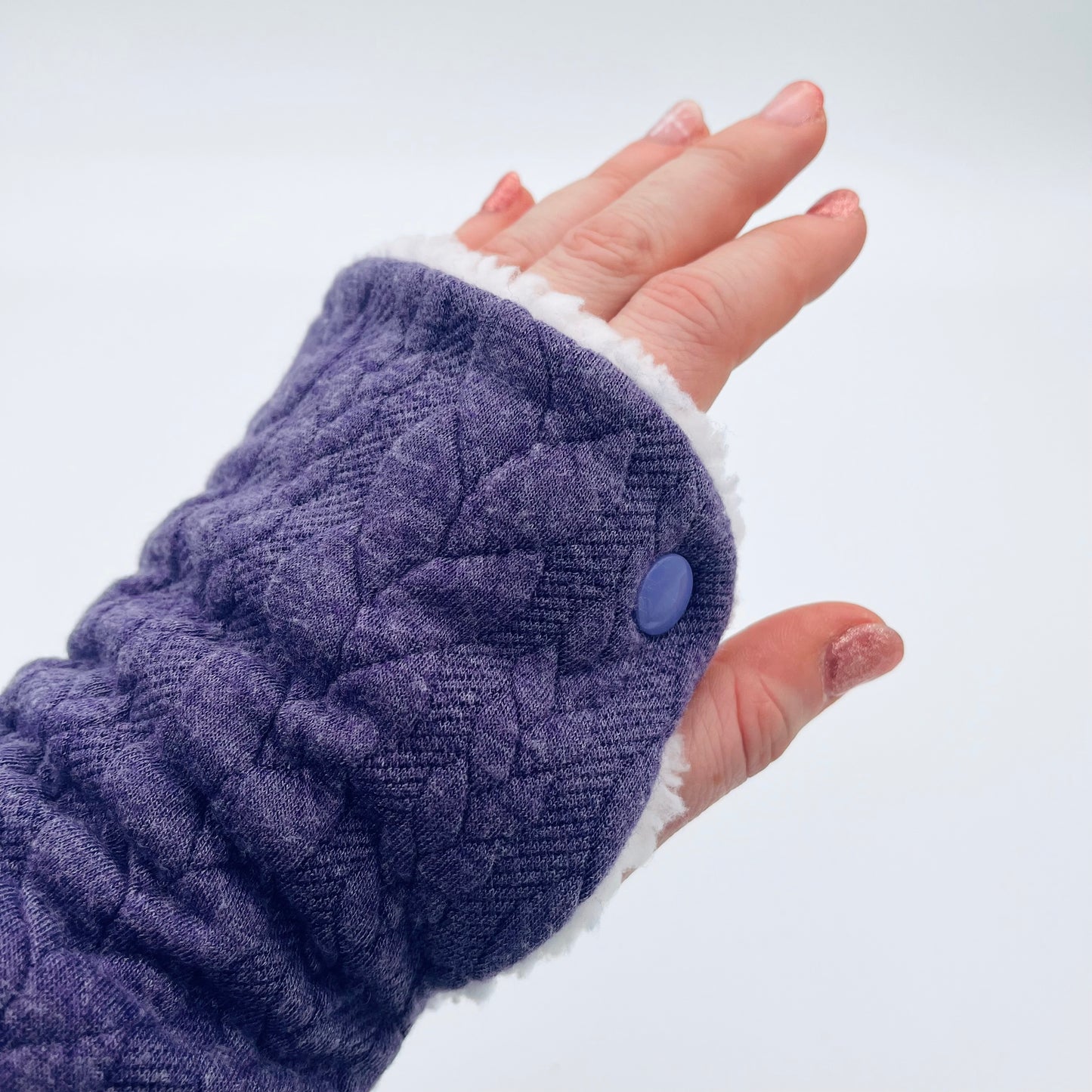 Cosy wrist warmers