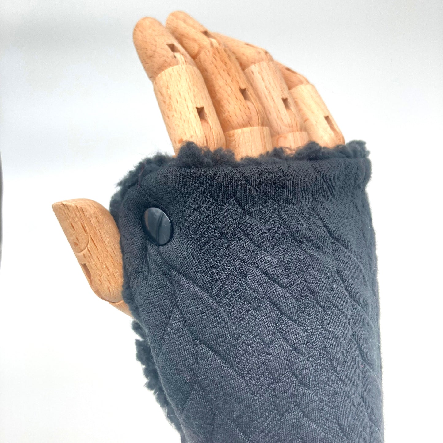 Cosy wrist warmers