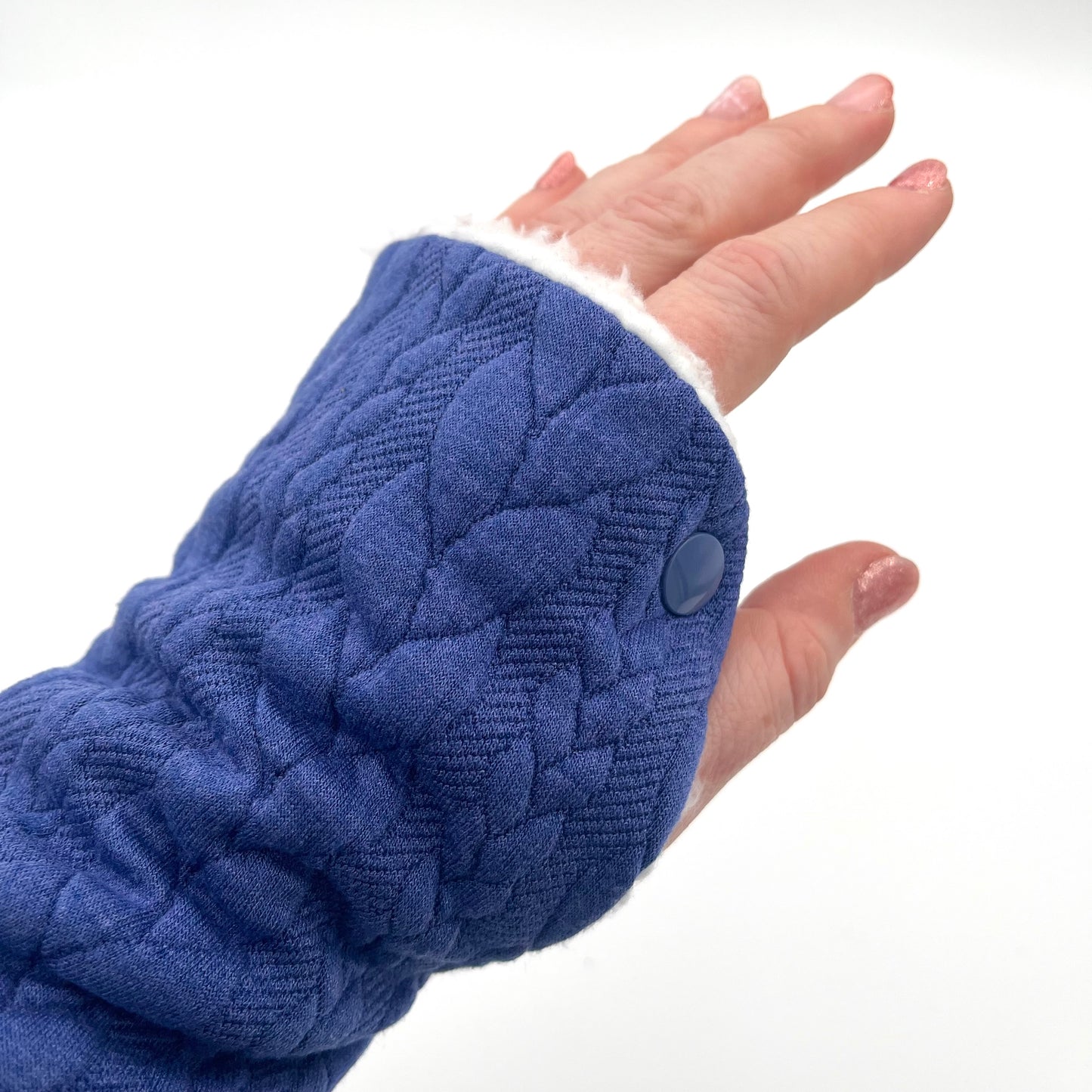 Cosy wrist warmers