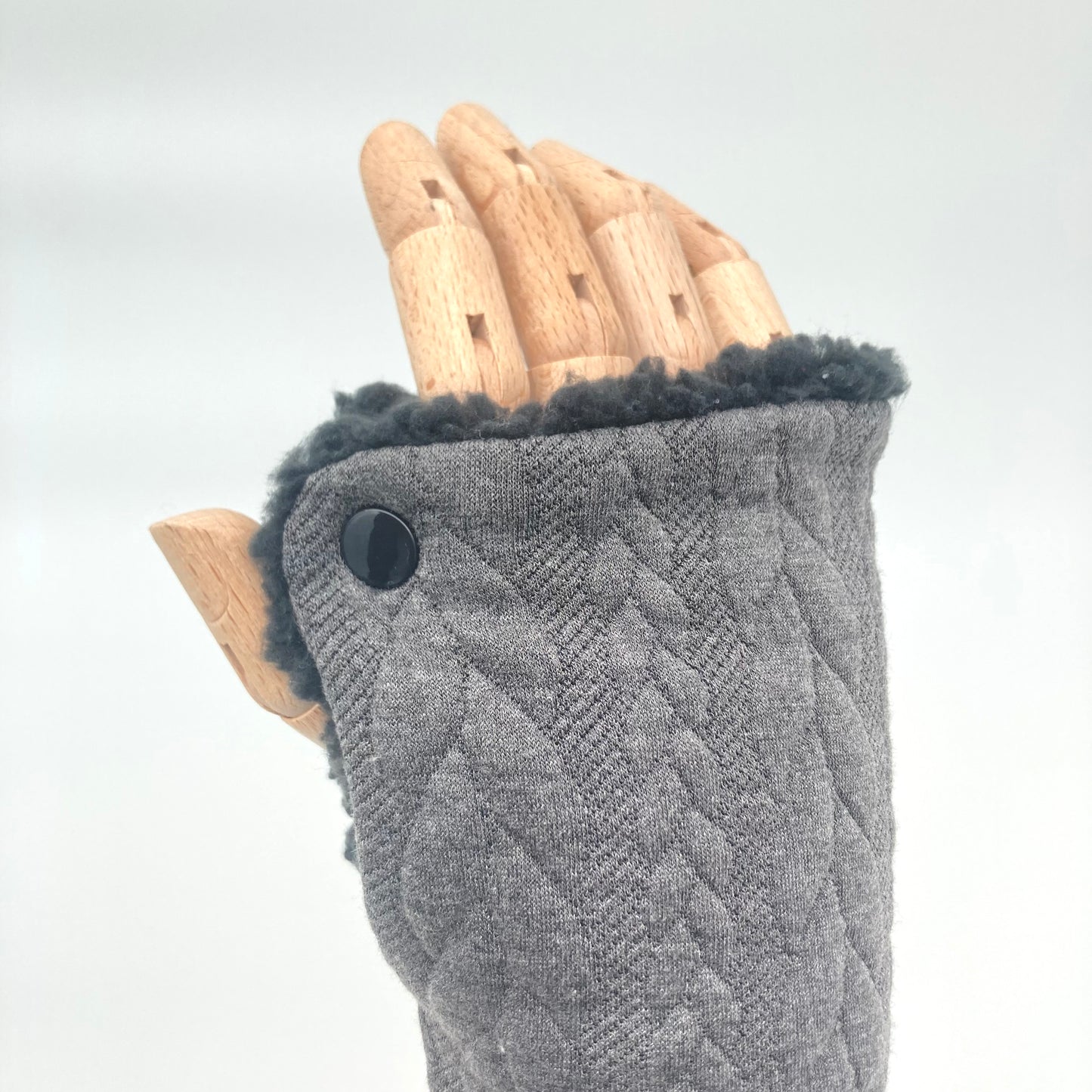 Cosy wrist warmers