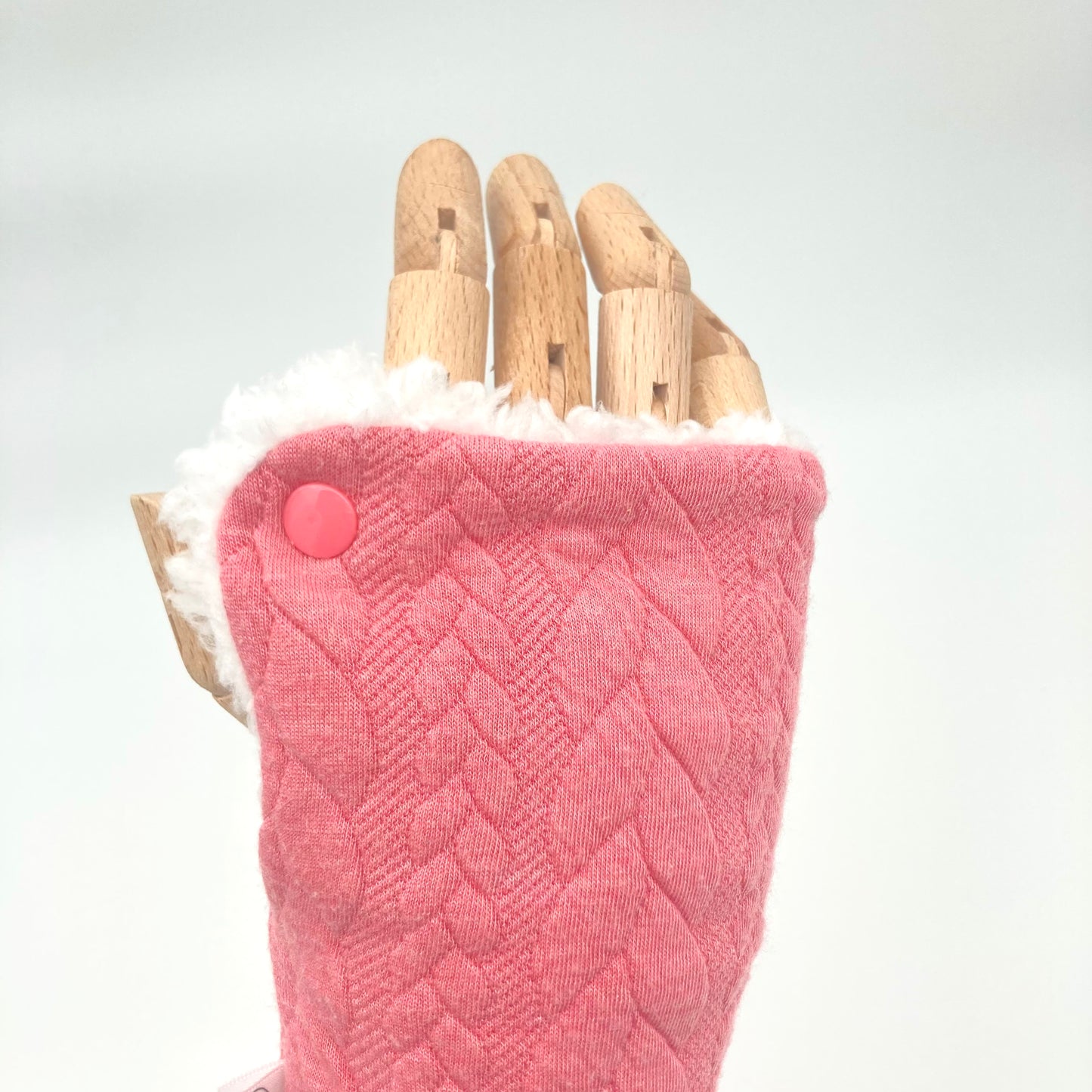 Cosy wrist warmers