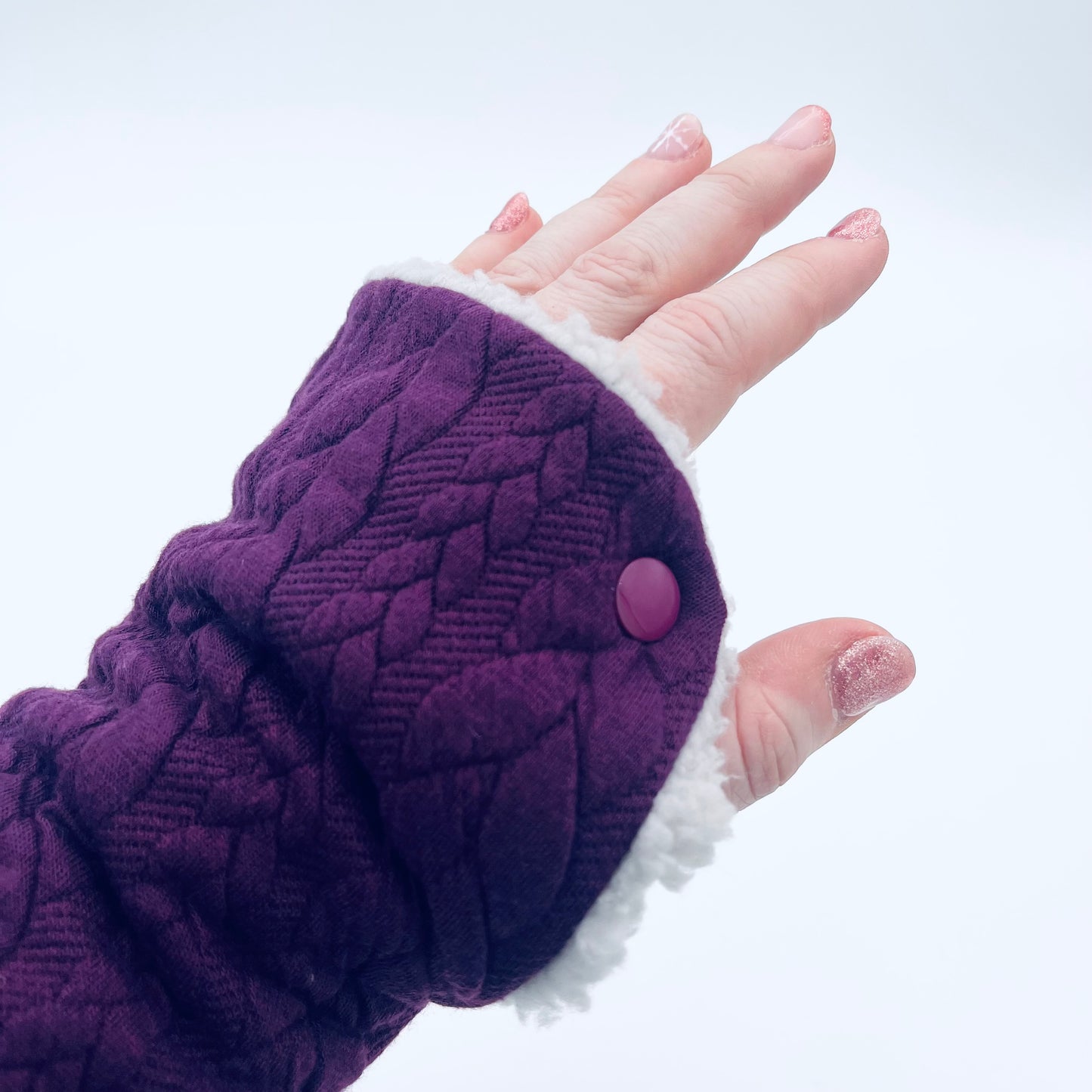 Cosy wrist warmers