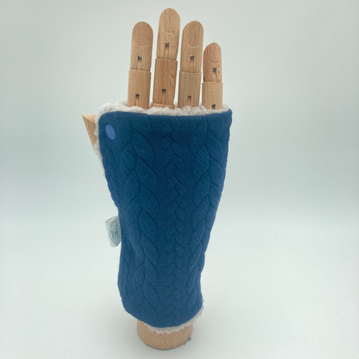 Cosy wrist warmers