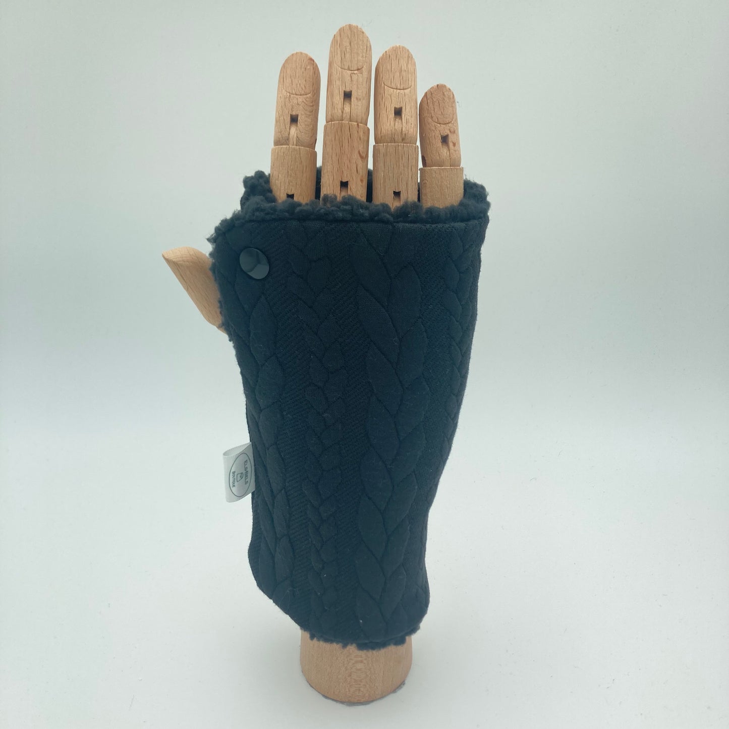 Cosy wrist warmers