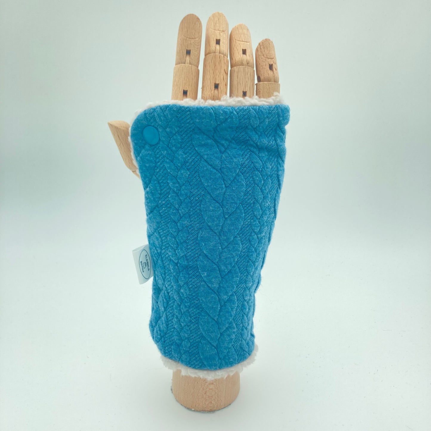 Cosy wrist warmers