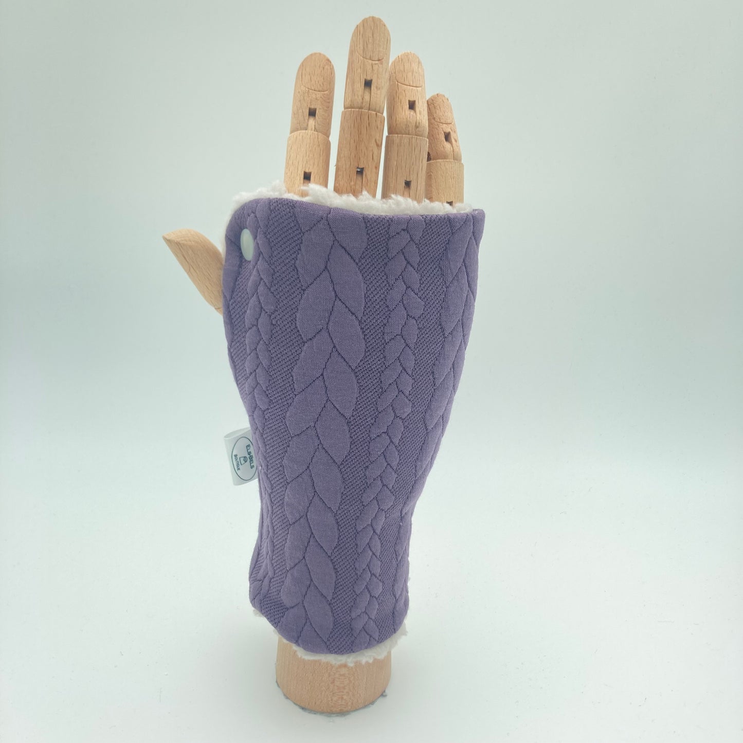 Cosy wrist warmers