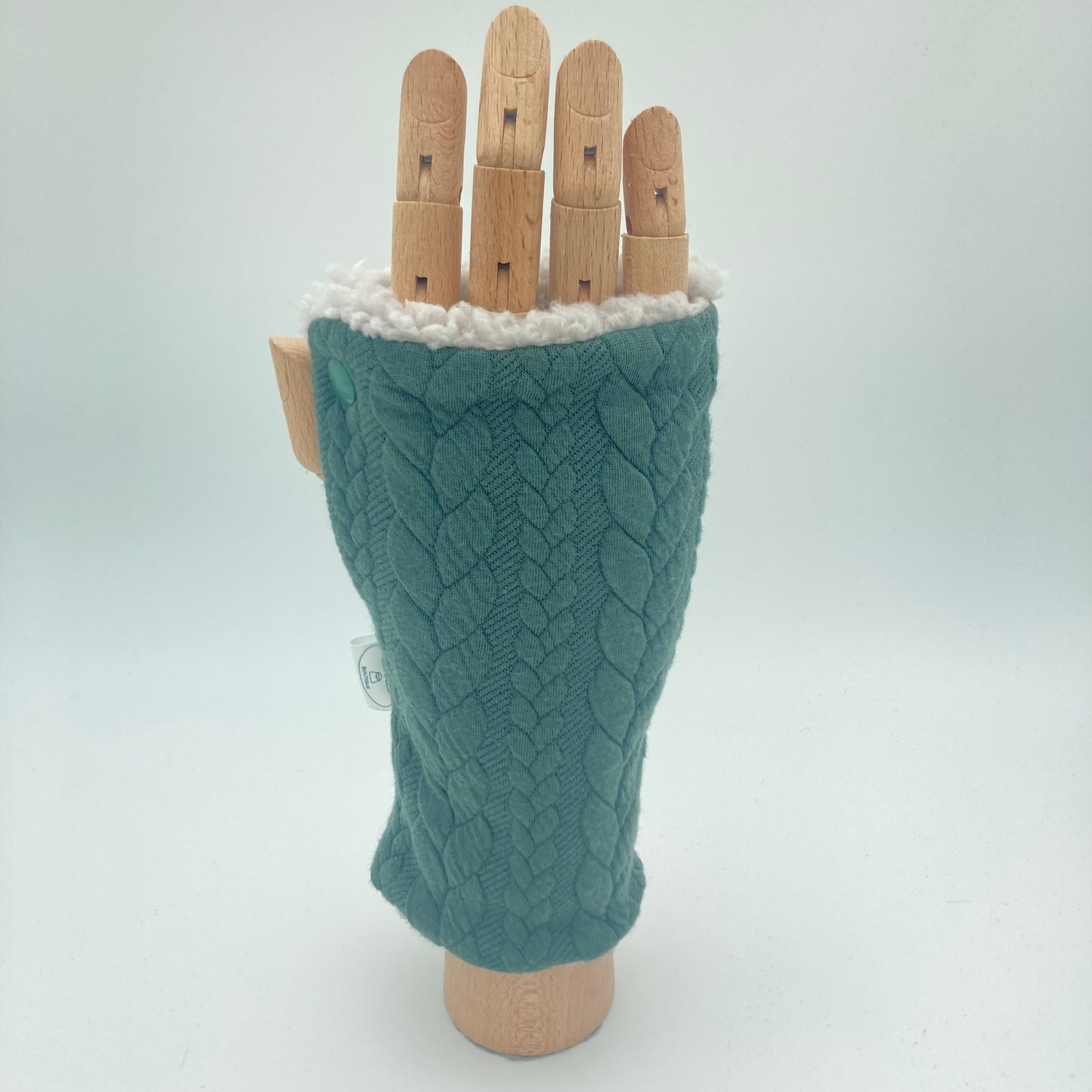 Cosy wrist warmers