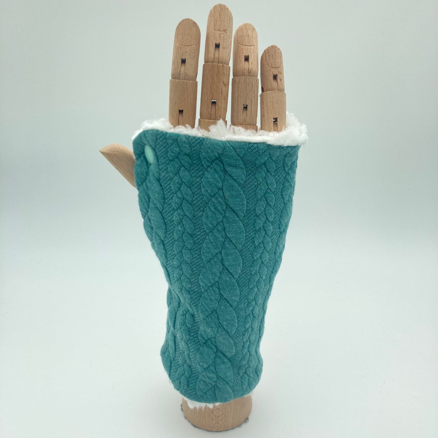 Cosy wrist warmers