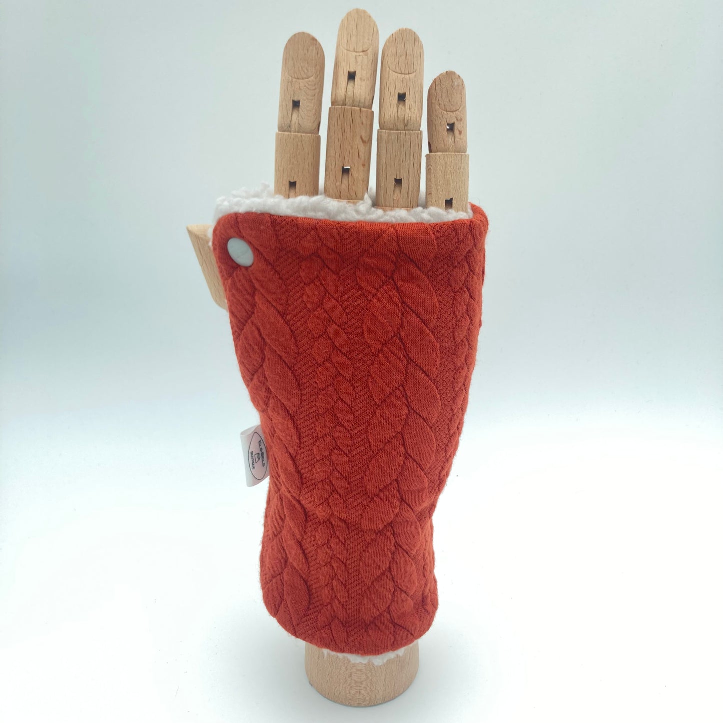 Cosy wrist warmers