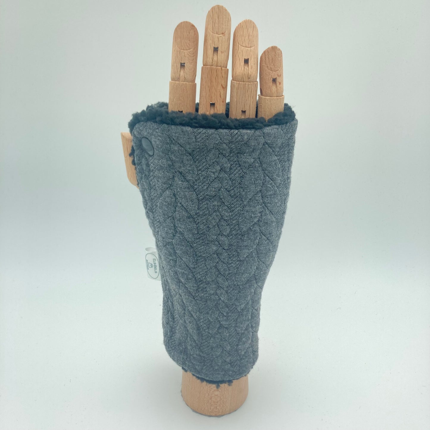 Cosy wrist warmers