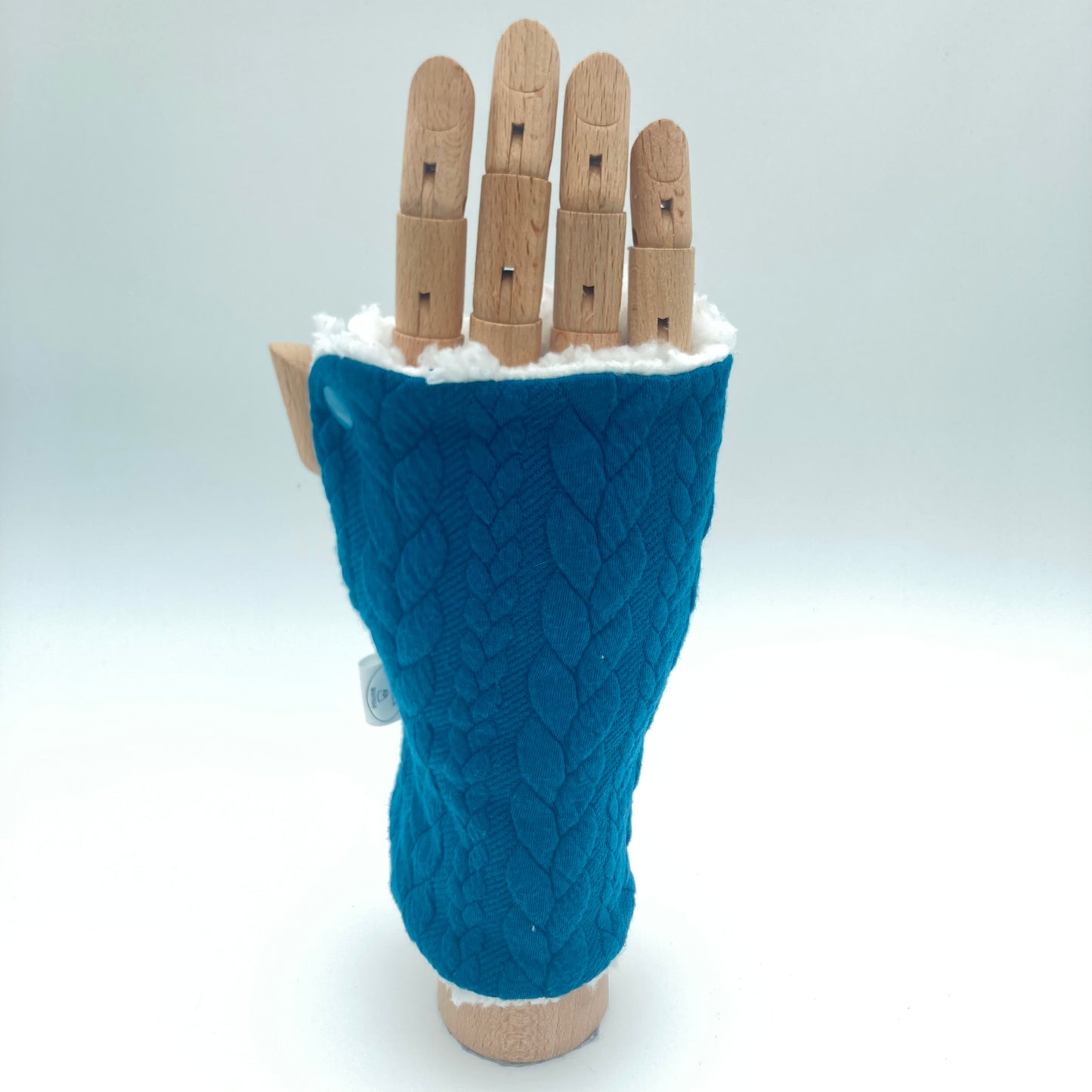 Cosy wrist warmers