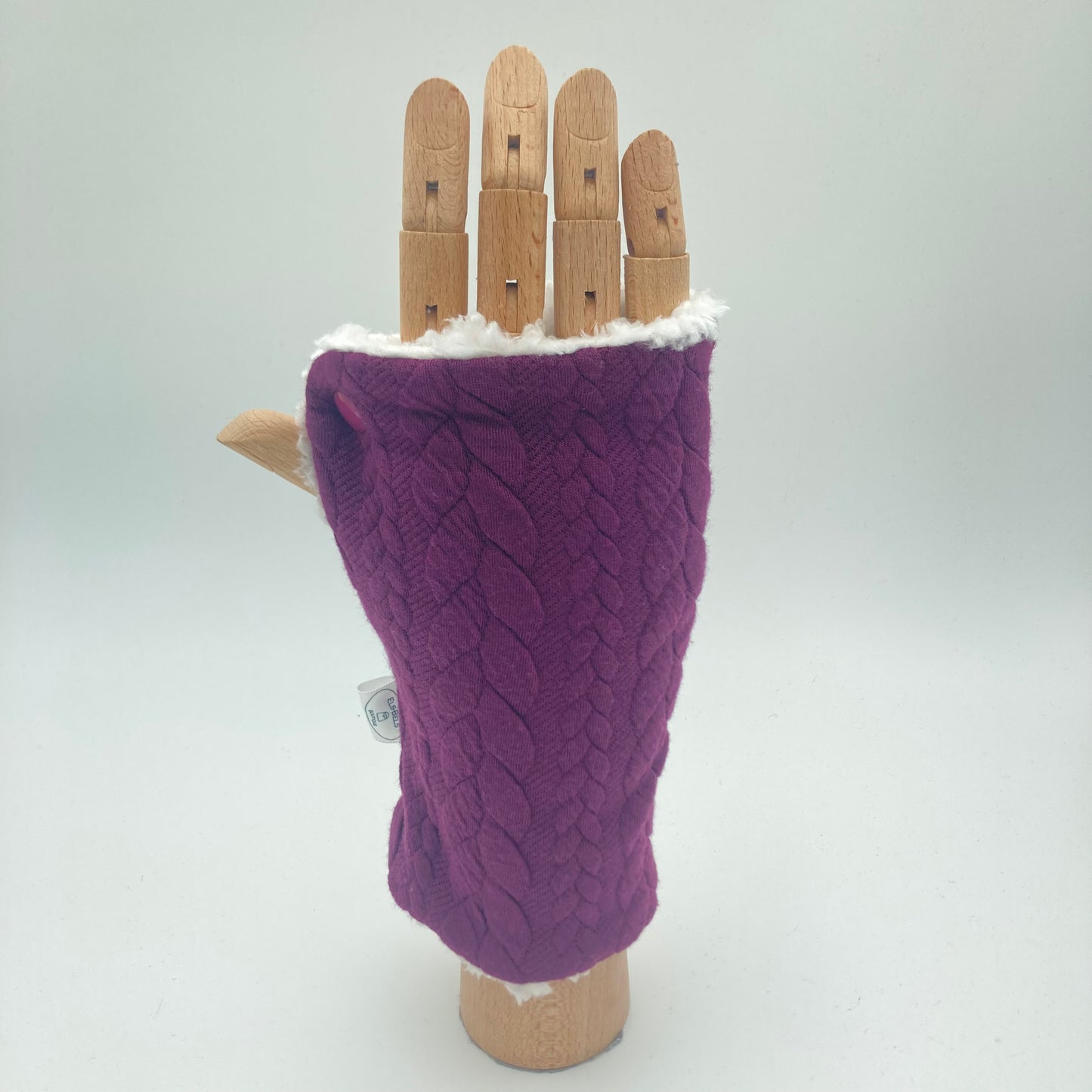 Cosy wrist warmers
