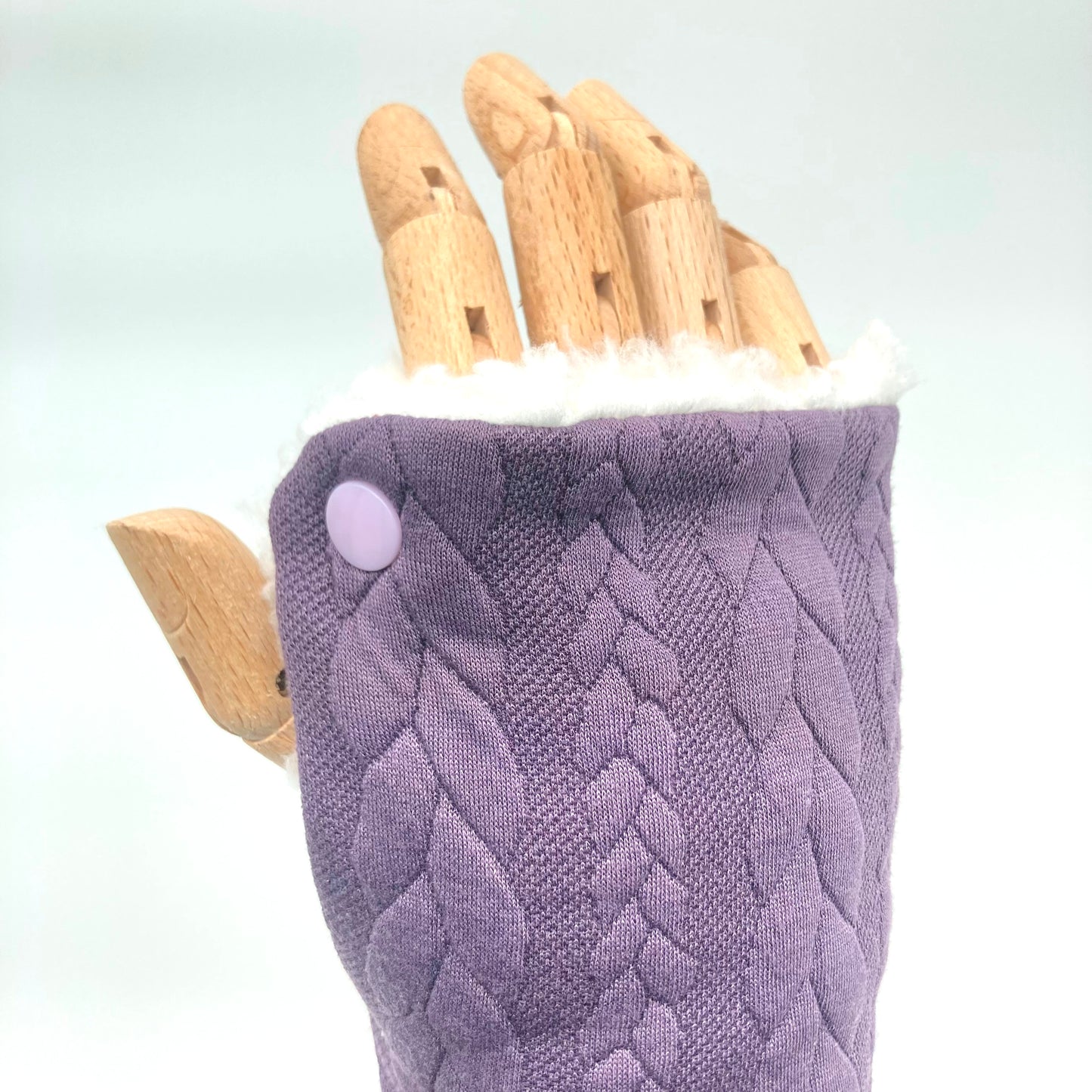 Cosy wrist warmers