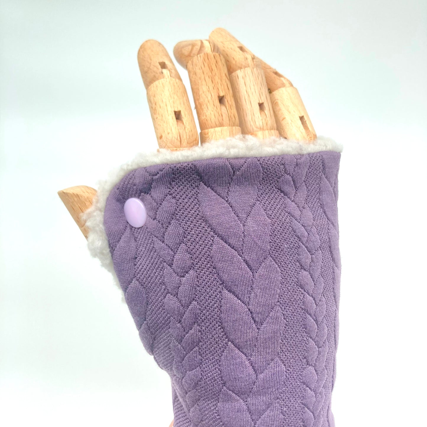 Cosy wrist warmers