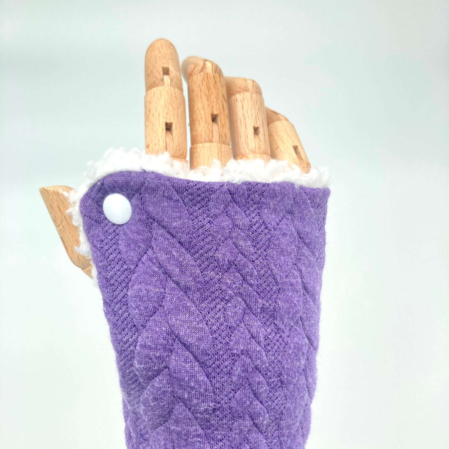 Cosy wrist warmers