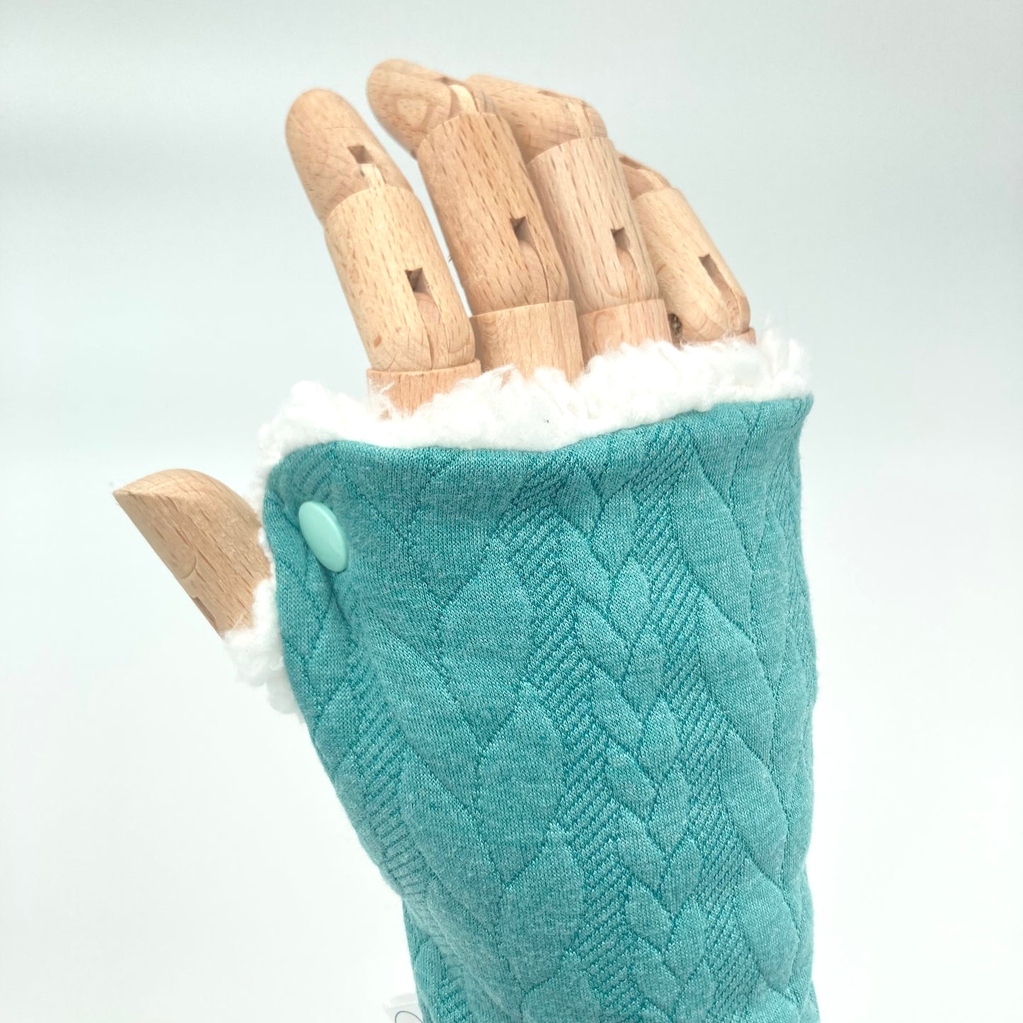 Cosy wrist warmers