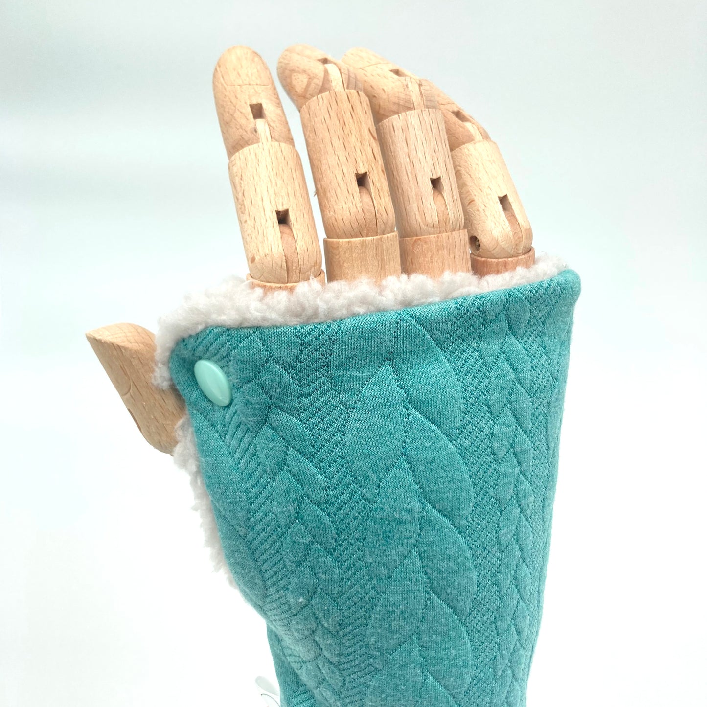 Cosy wrist warmers