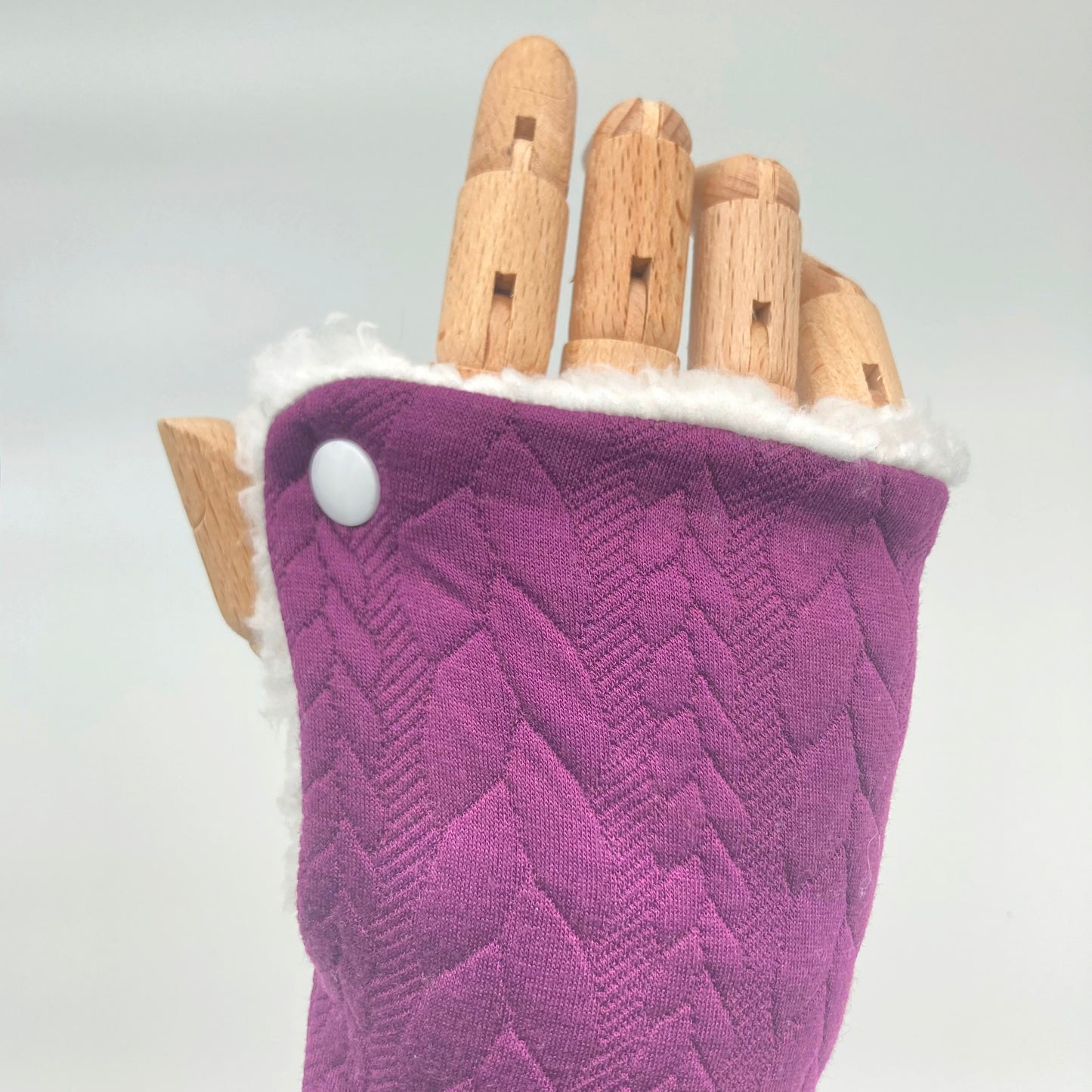 Cosy wrist warmers