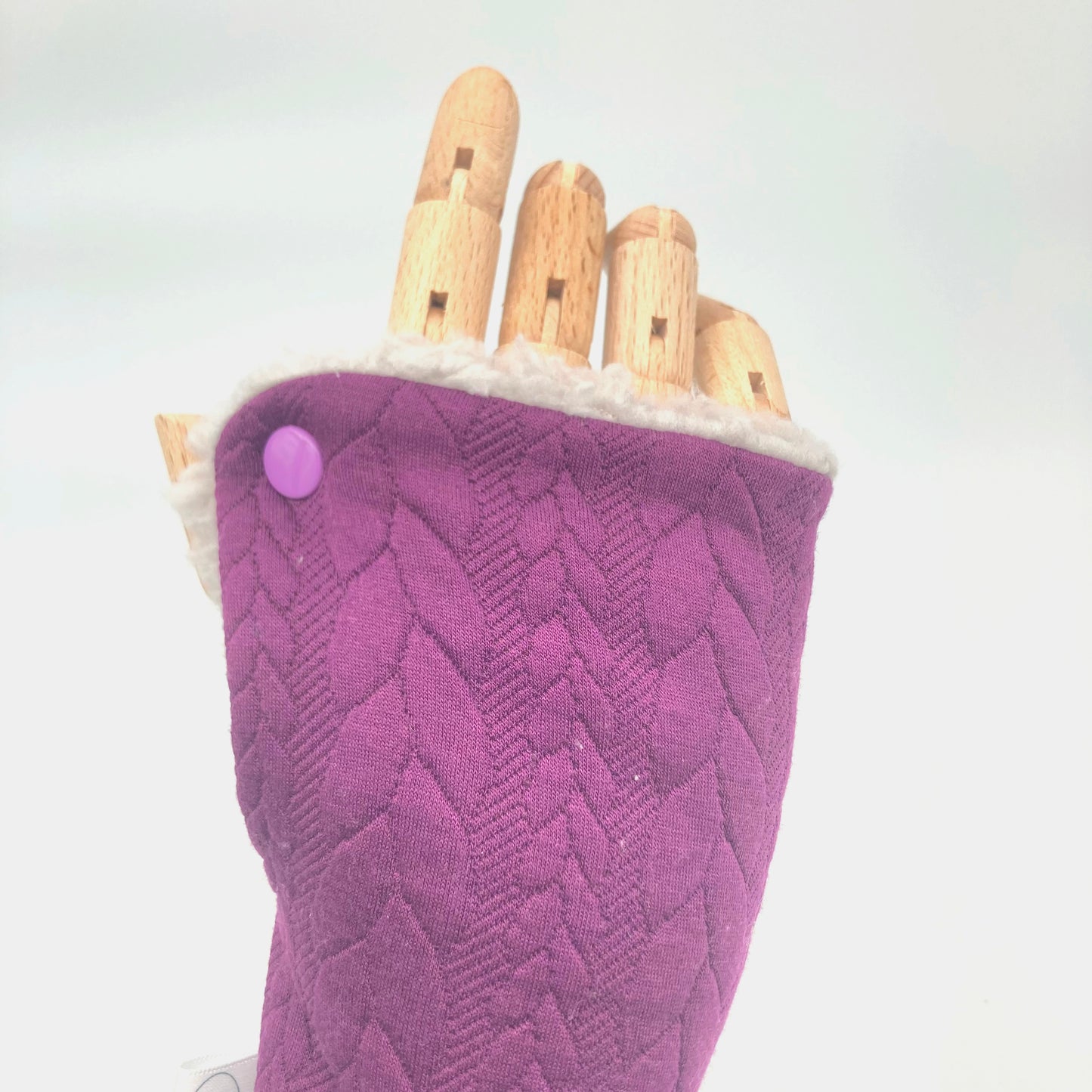 Cosy wrist warmers