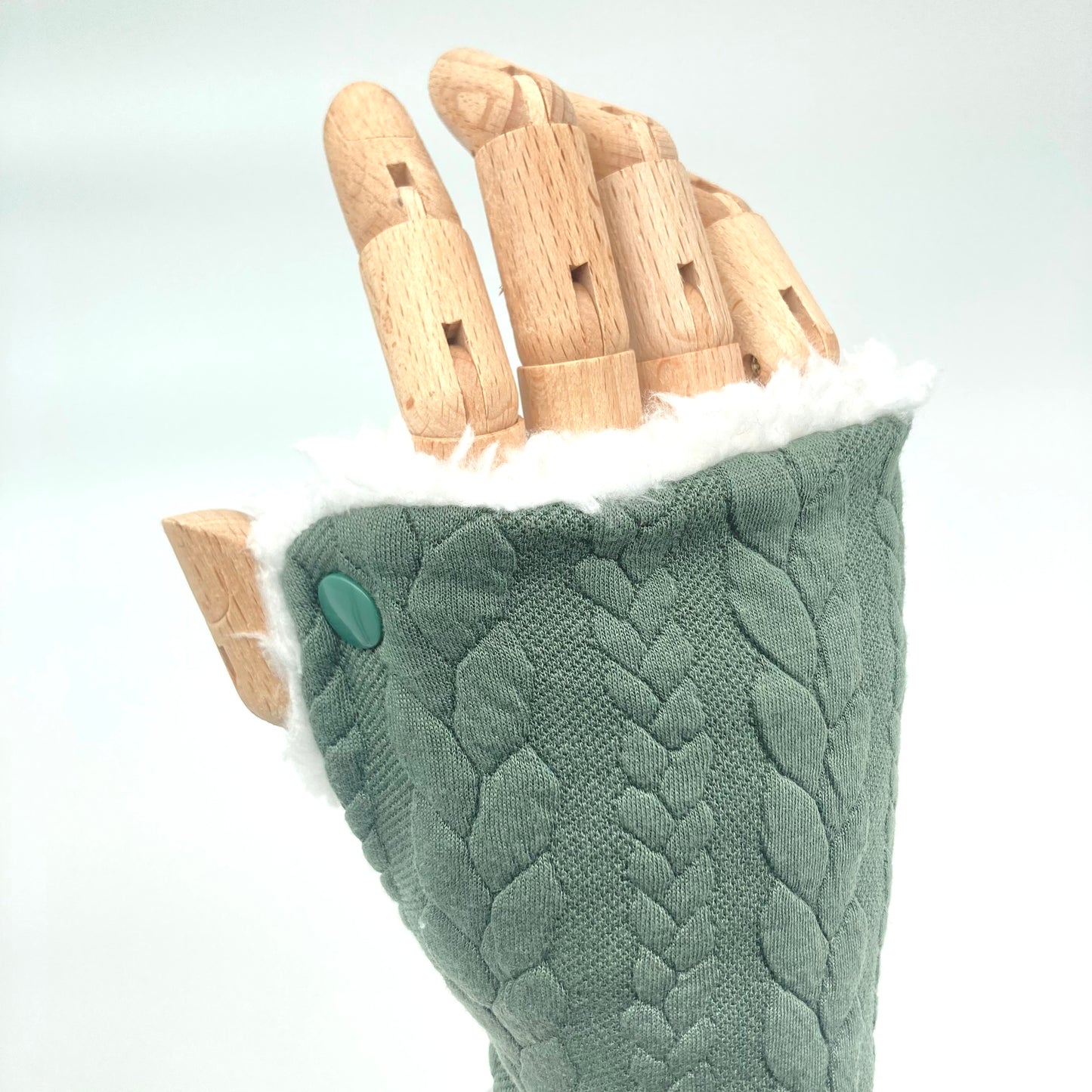 Cosy wrist warmers
