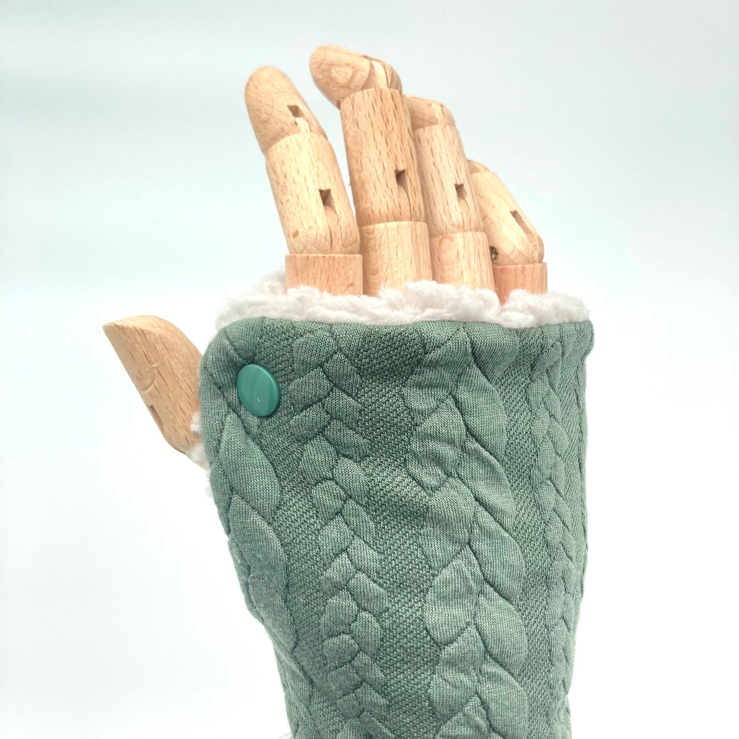 Cosy wrist warmers